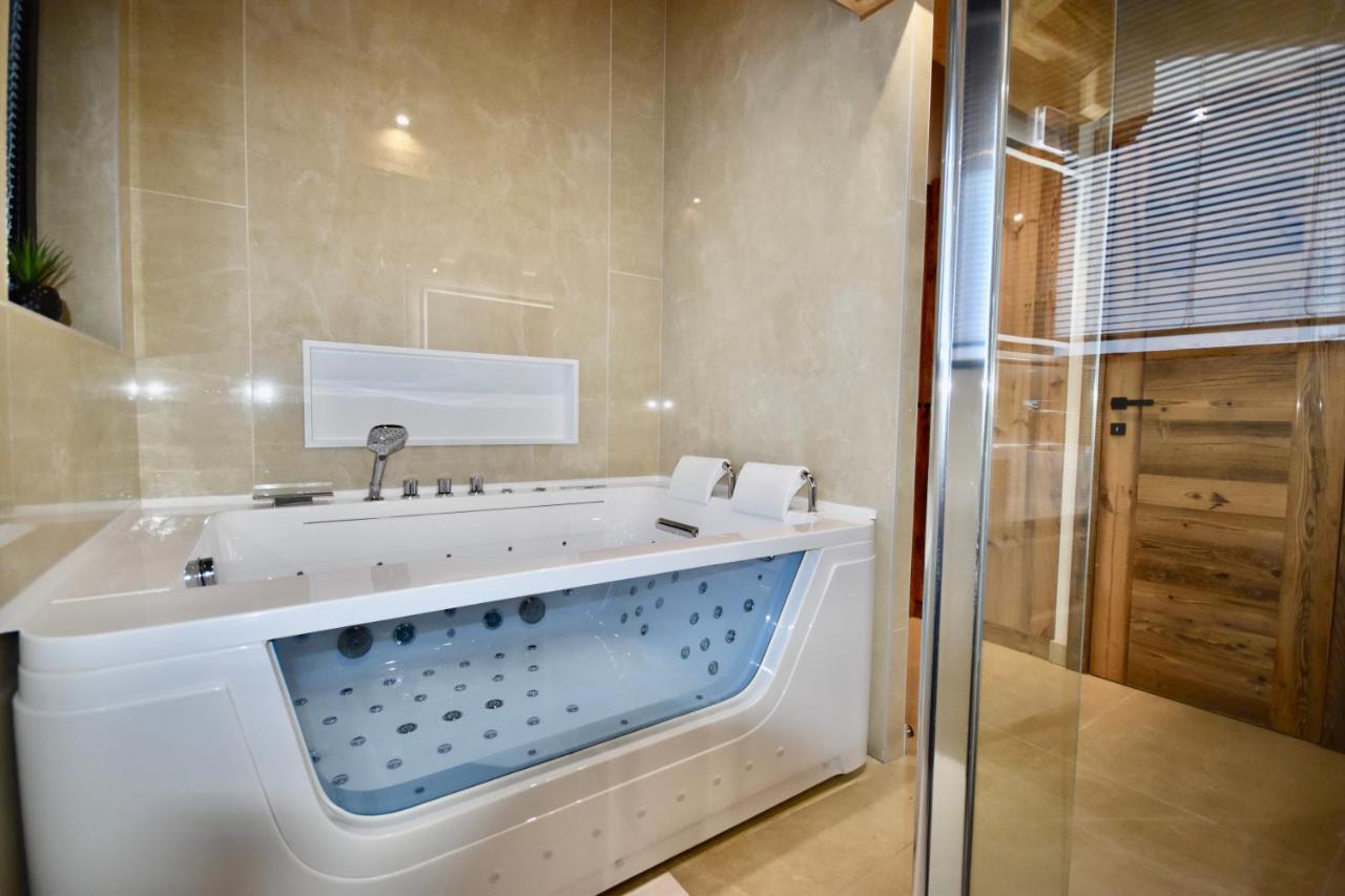 Chalet De Luxe Avec Magnifique Vue A Courchevel, 5 Chambres, 15 Pers *